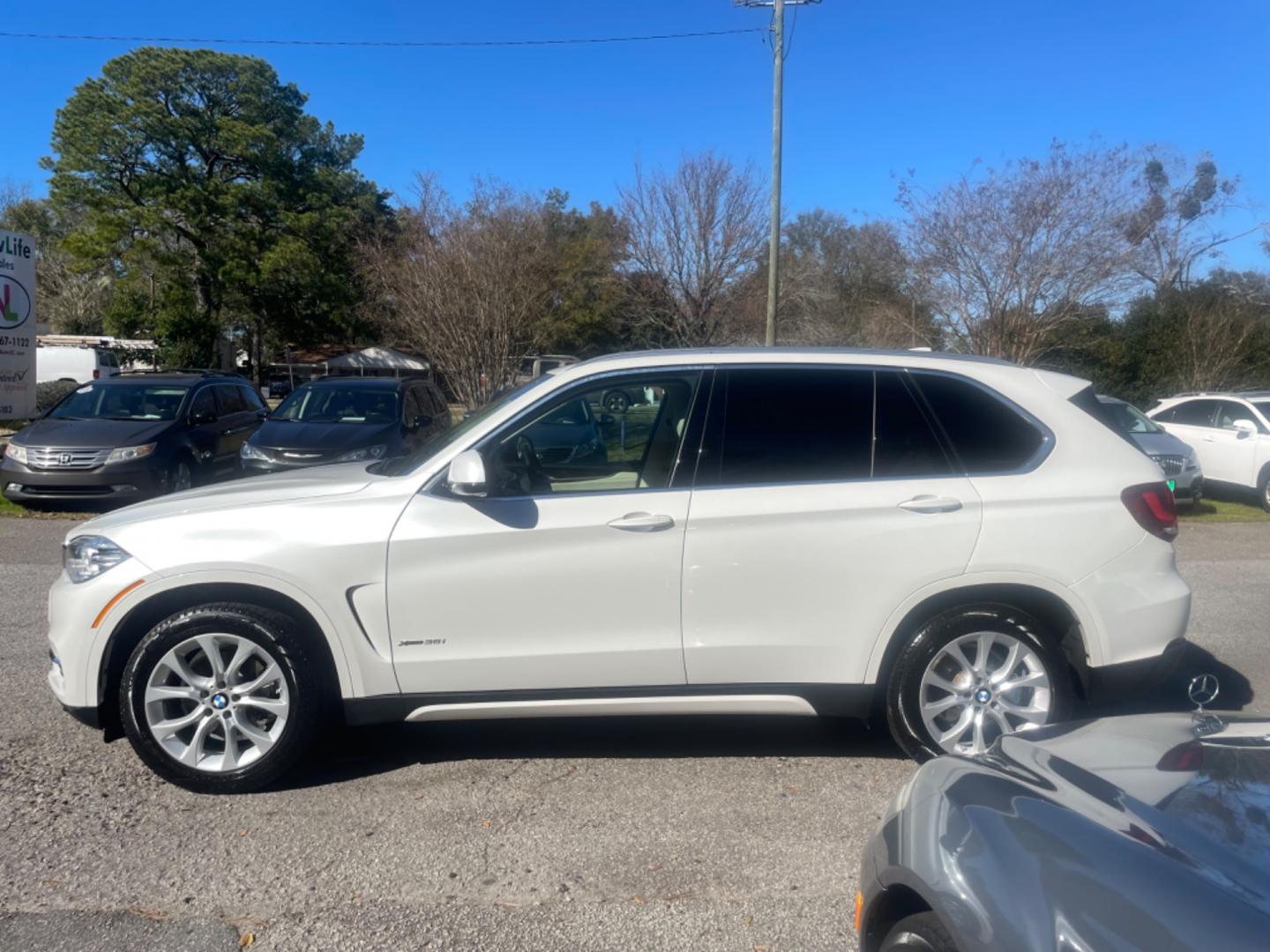 2014 WHITE BMW X5 XDRIVE35I (5UXKR0C54E0) with an 3.0L engine, Automatic transmission, located at 5103 Dorchester Rd., Charleston, SC, 29418-5607, (843) 767-1122, 36.245171, -115.228050 - Photo#3